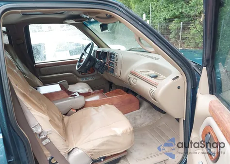 1995 GMC Suburban K1500 z USA, uszkodzony, nr VIN 1GDFK16K8SJ741041